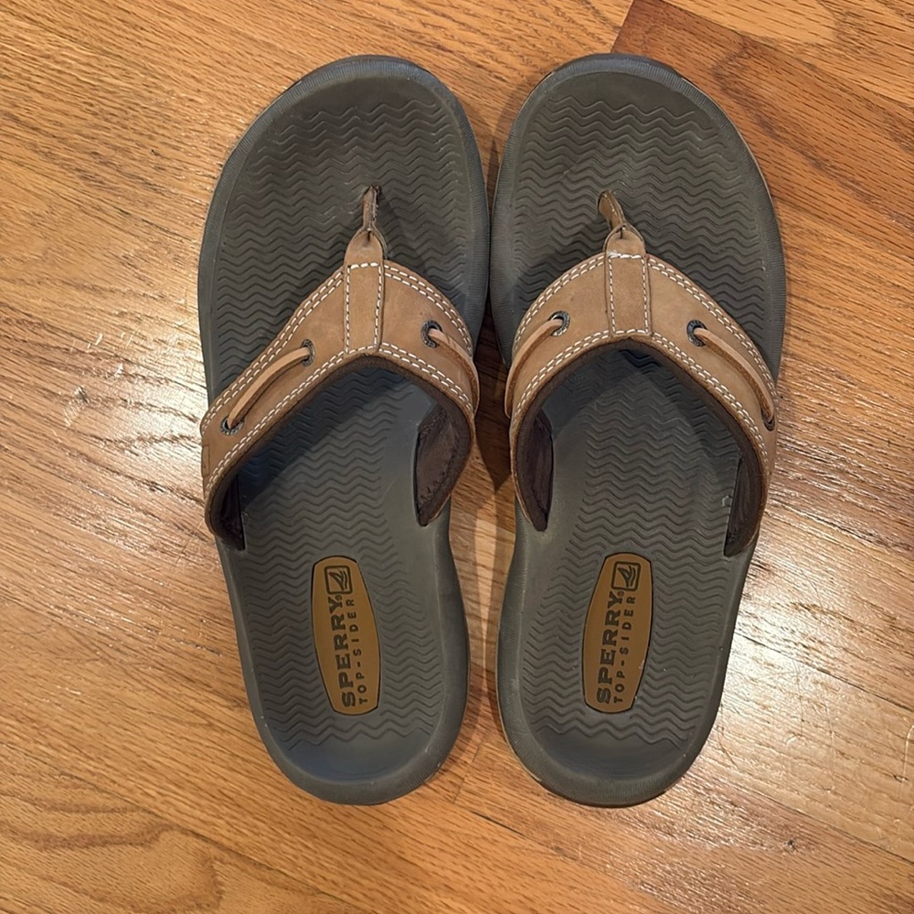 Sperry Topsider men’s flip flops 10M